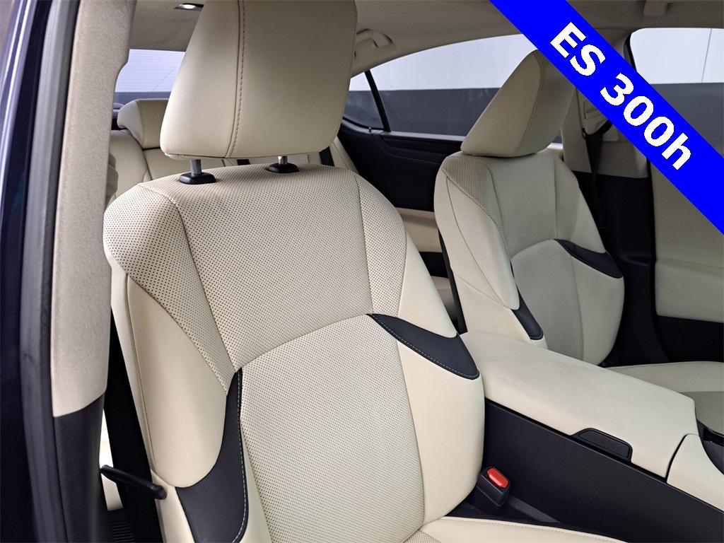 used 2022 Lexus ES 300h car, priced at $35,995