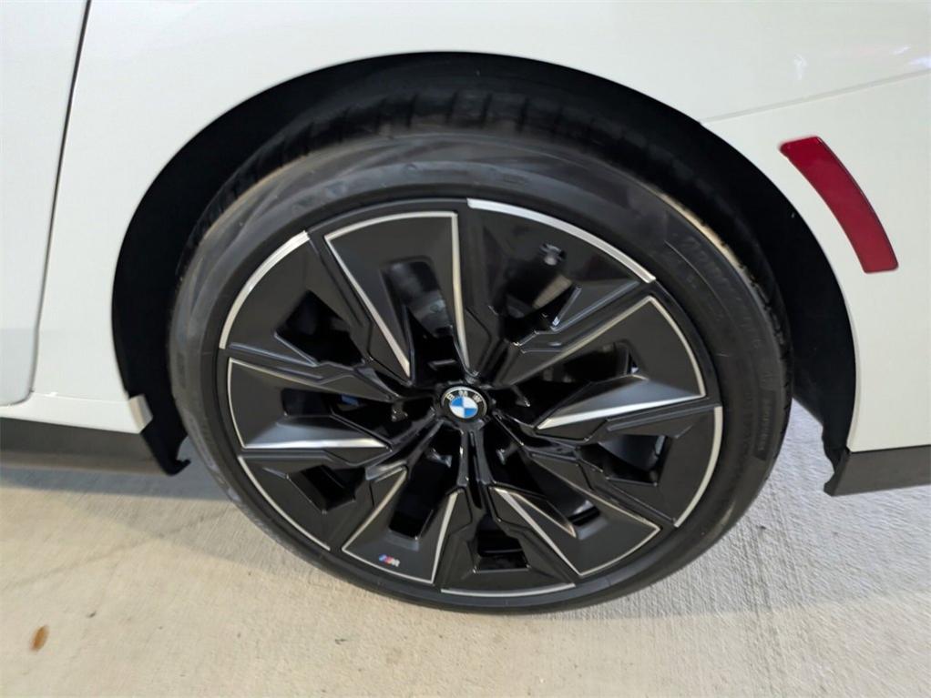 new 2025 BMW 740 car