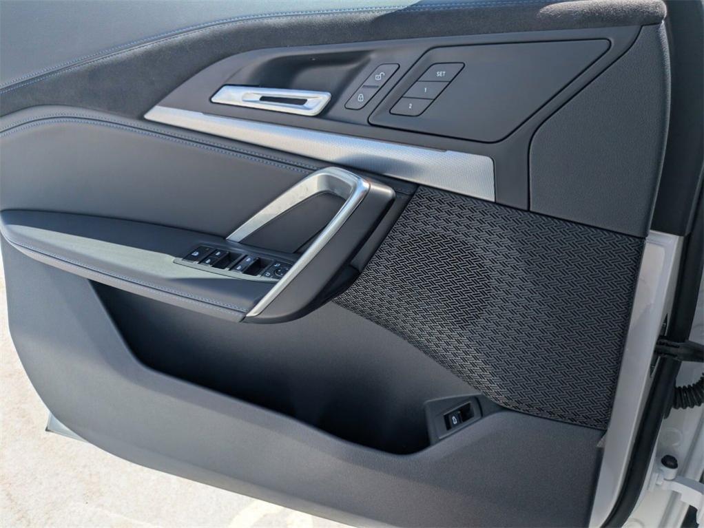 new 2025 BMW X2 car