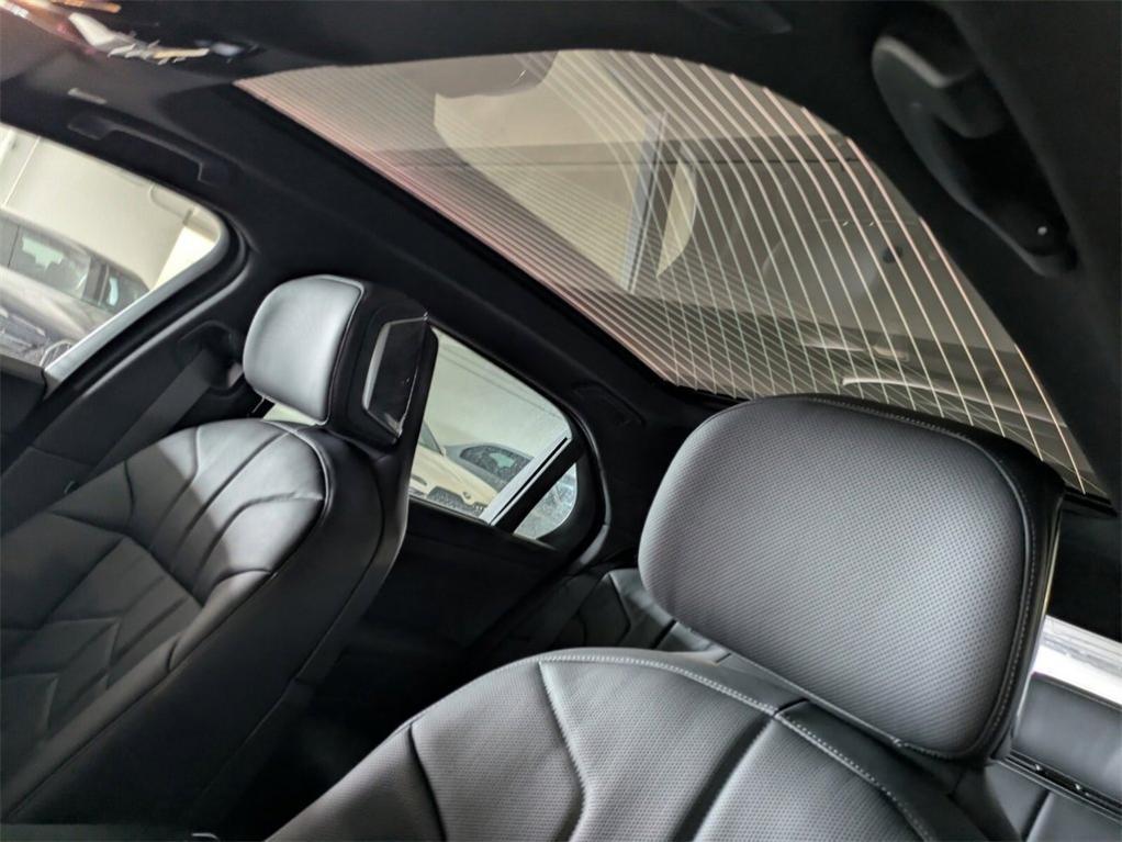 new 2025 BMW i7 car