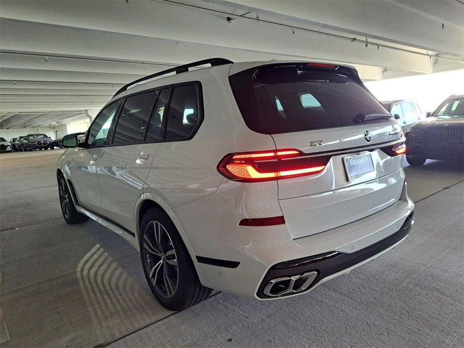 new 2025 BMW X7 car