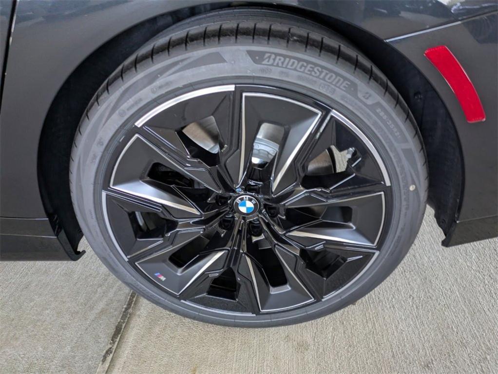 new 2025 BMW 760 car