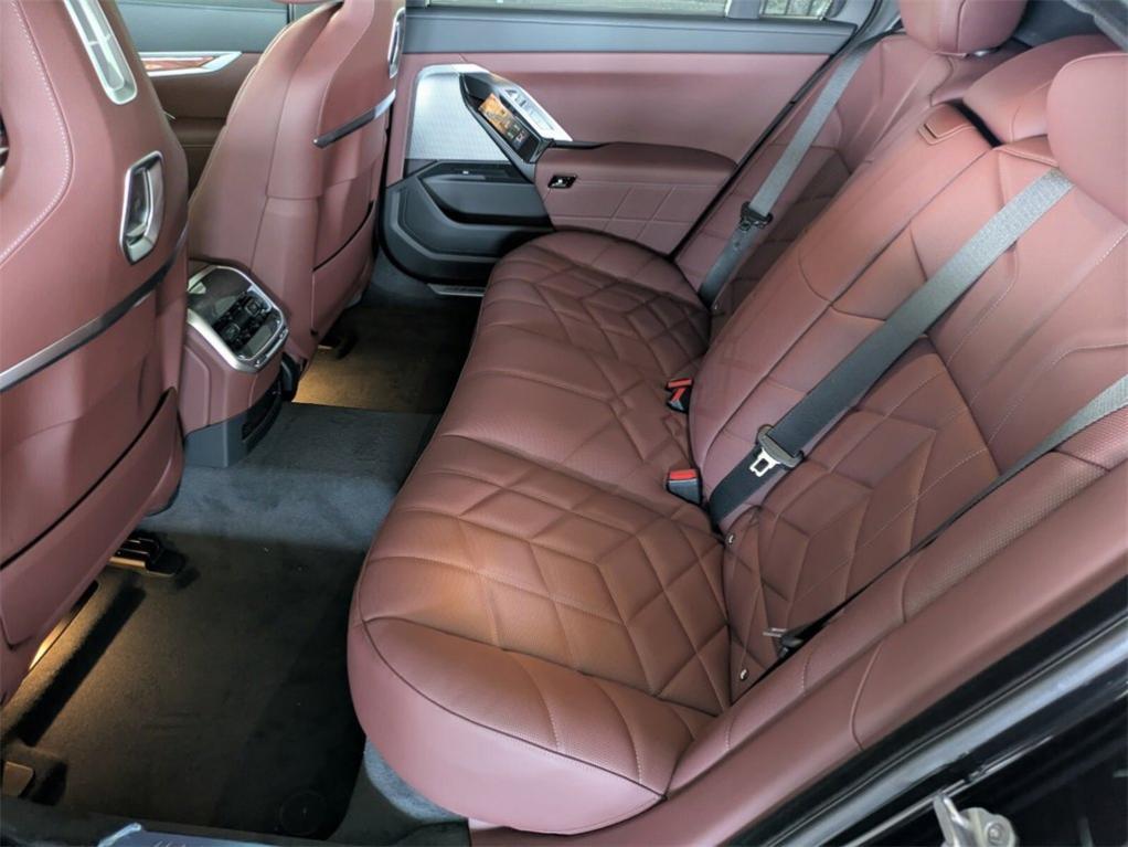 new 2025 BMW 760 car