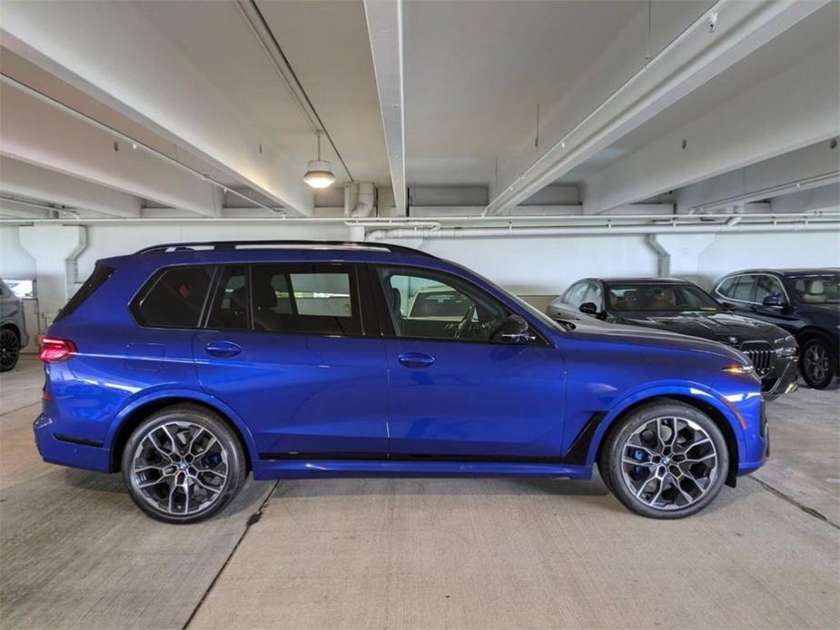 new 2025 BMW X7 car