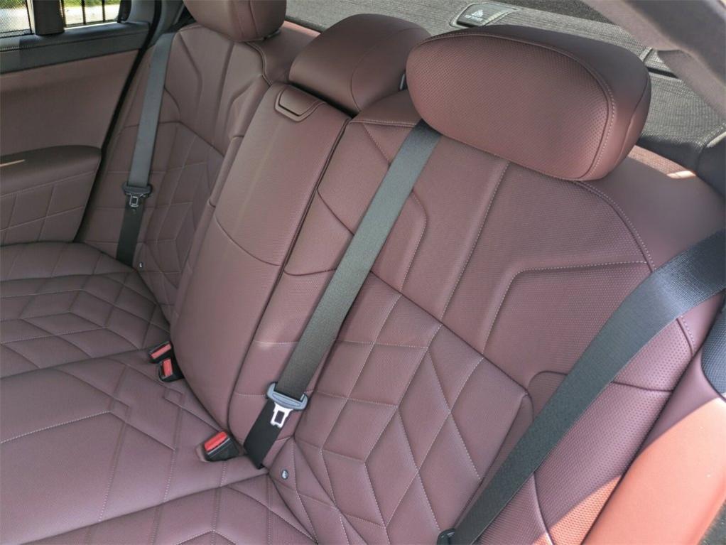 new 2025 BMW 750e car