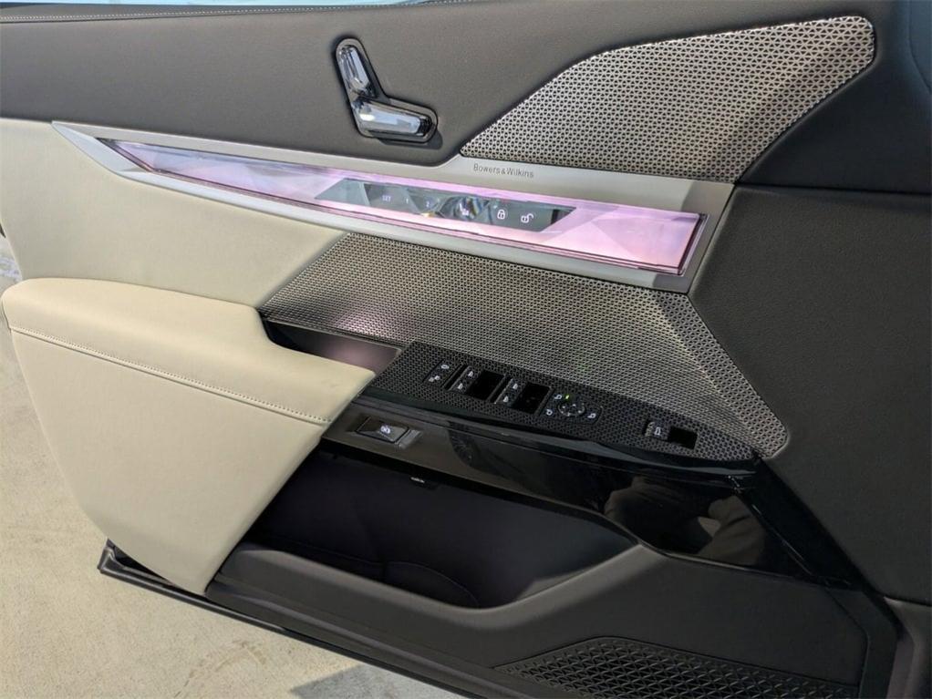 new 2025 BMW 760 car