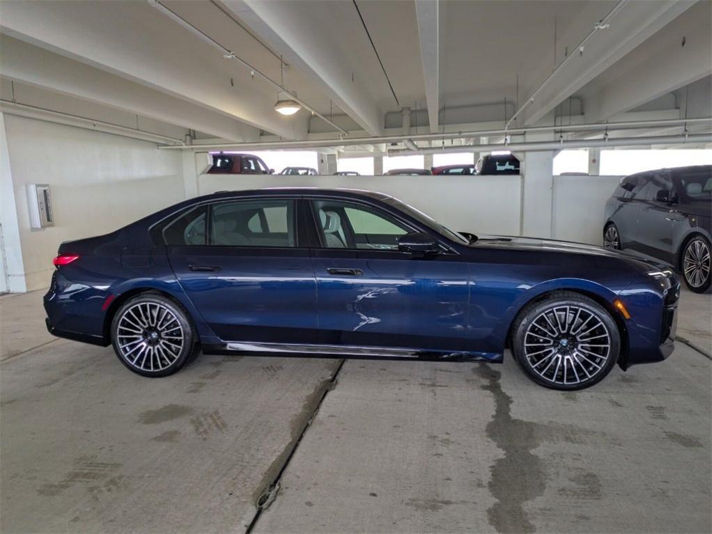new 2025 BMW 760 car
