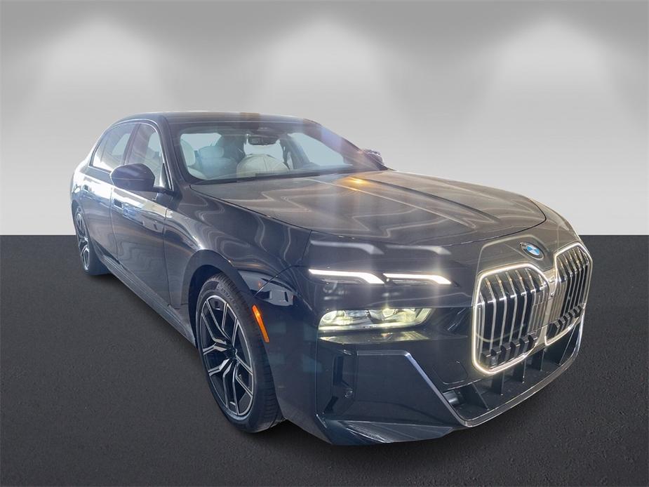 new 2024 BMW 760 car