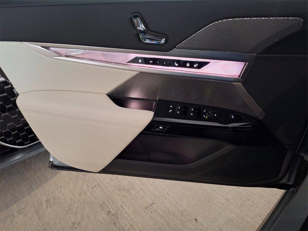 new 2025 BMW 750e car