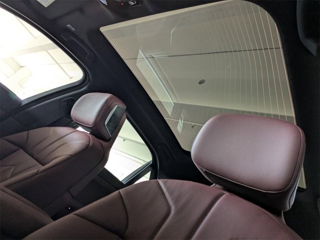 new 2025 BMW 760 car