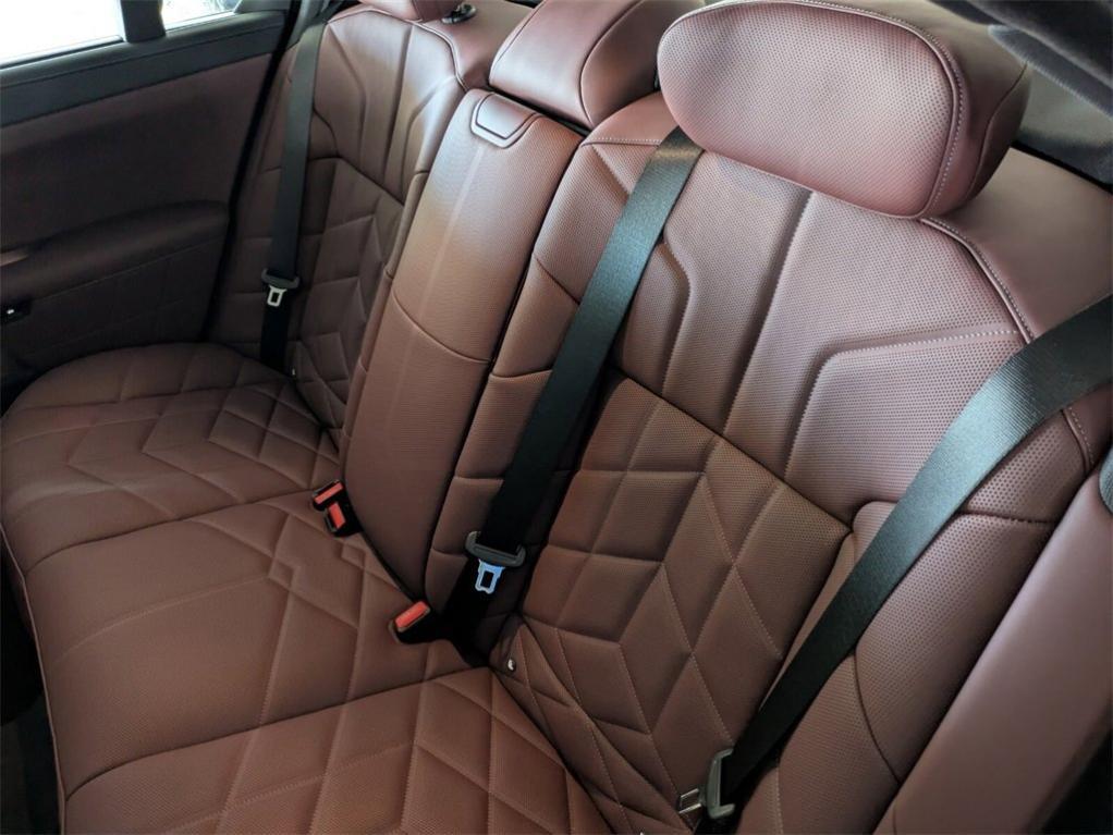 new 2025 BMW 760 car