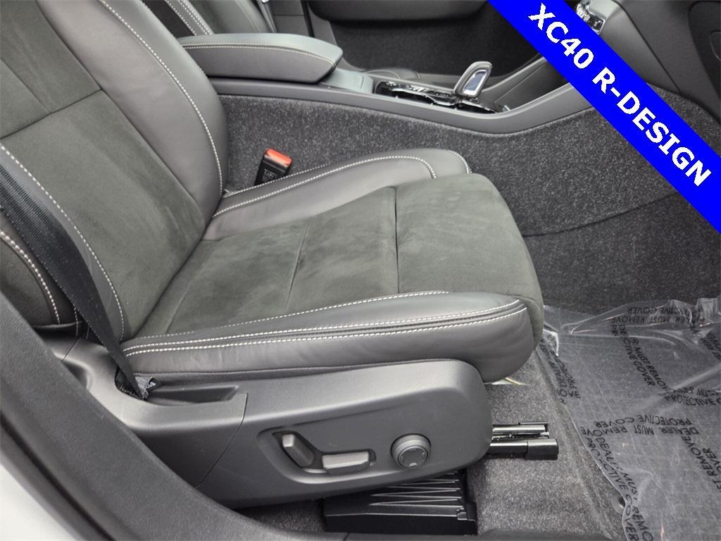 used 2022 Volvo XC40 car, priced at $29,995