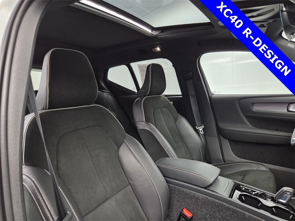 used 2022 Volvo XC40 car, priced at $29,995