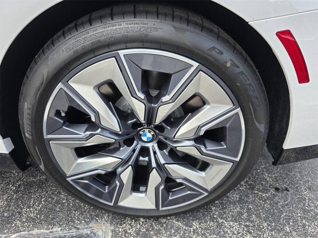 new 2025 BMW 760 car