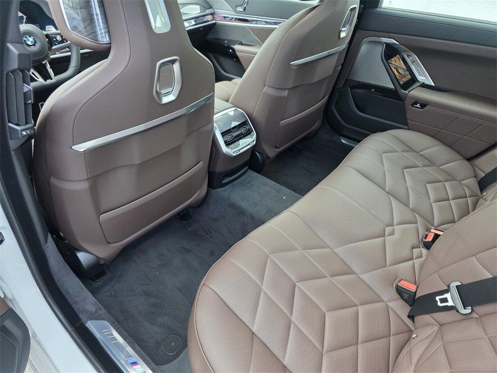 new 2025 BMW 760 car