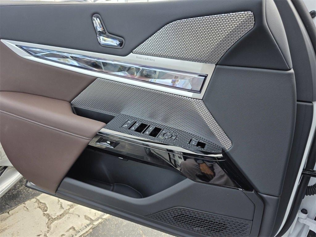 new 2025 BMW 760 car