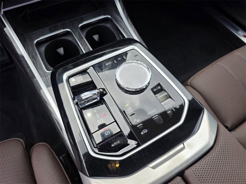 new 2025 BMW 760 car