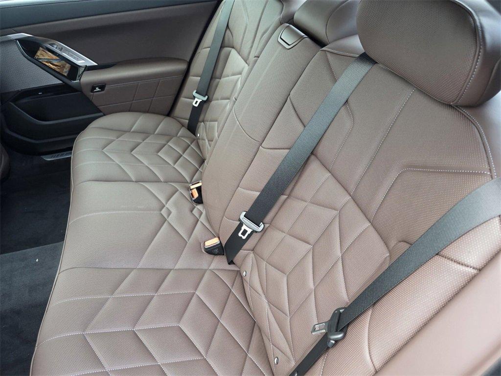 new 2025 BMW 760 car