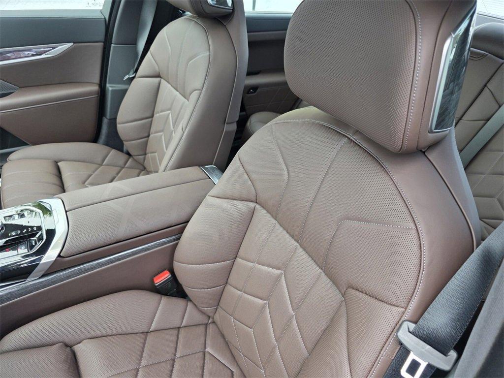 new 2025 BMW 760 car