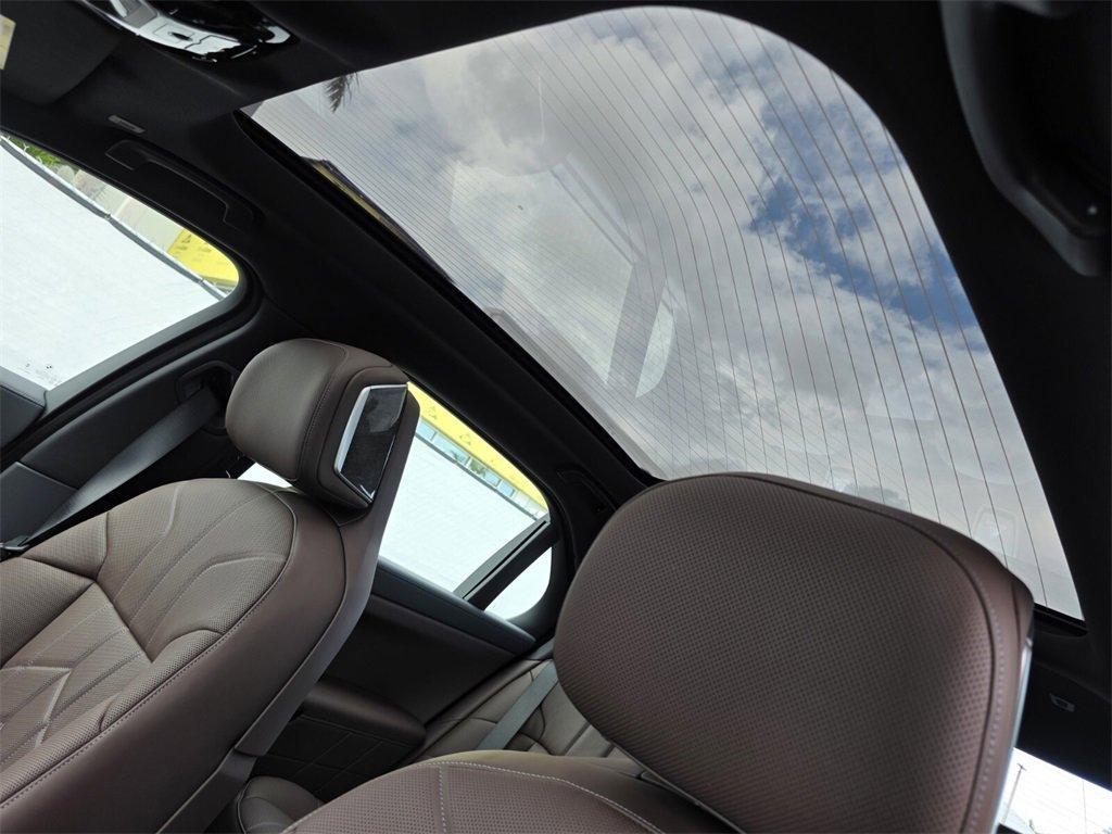 new 2025 BMW 760 car