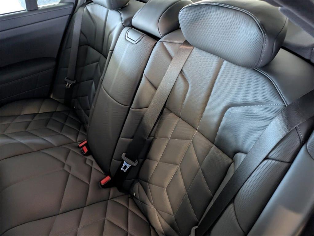 new 2025 BMW 760 car