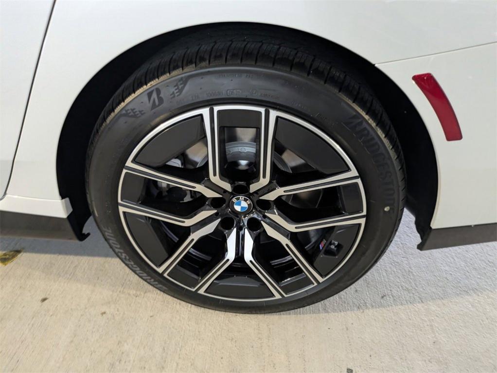 new 2025 BMW 760 car