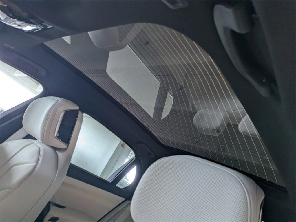new 2025 BMW 760 car