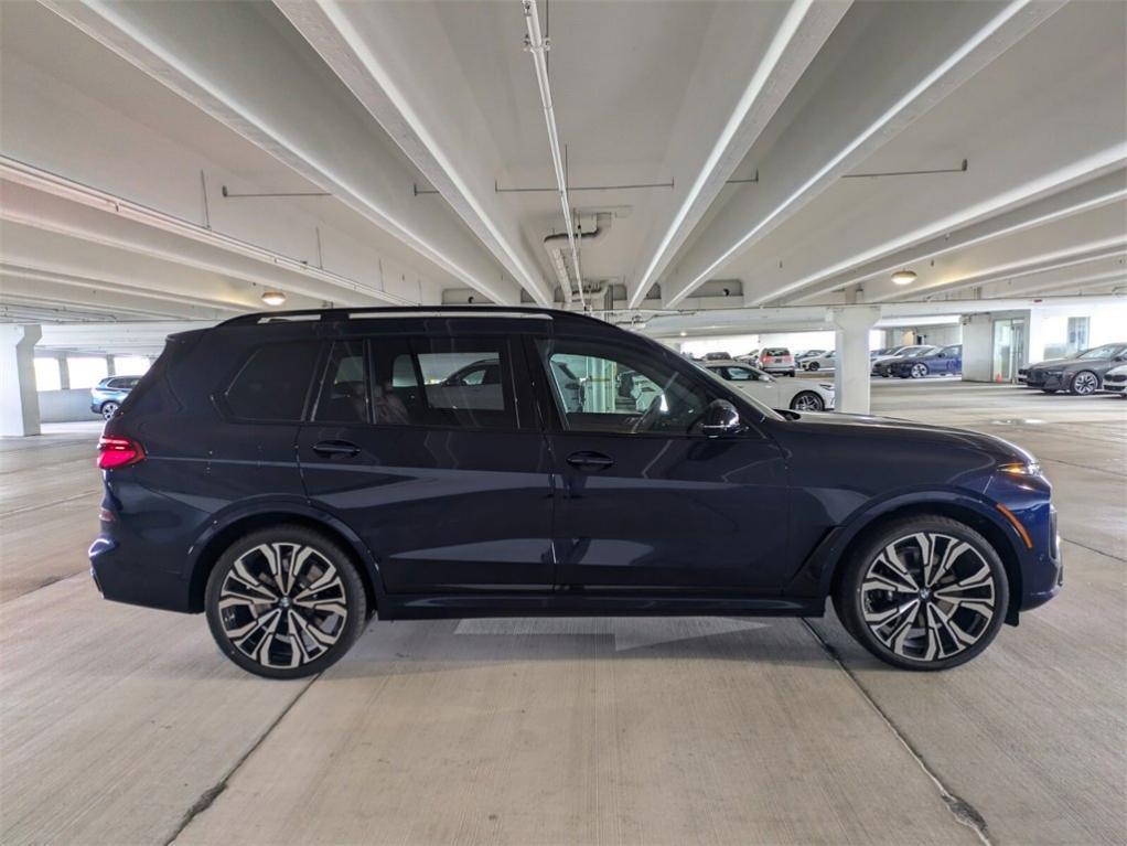 new 2025 BMW X7 car