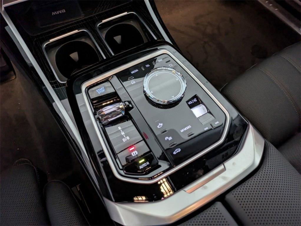 new 2025 BMW i7 car