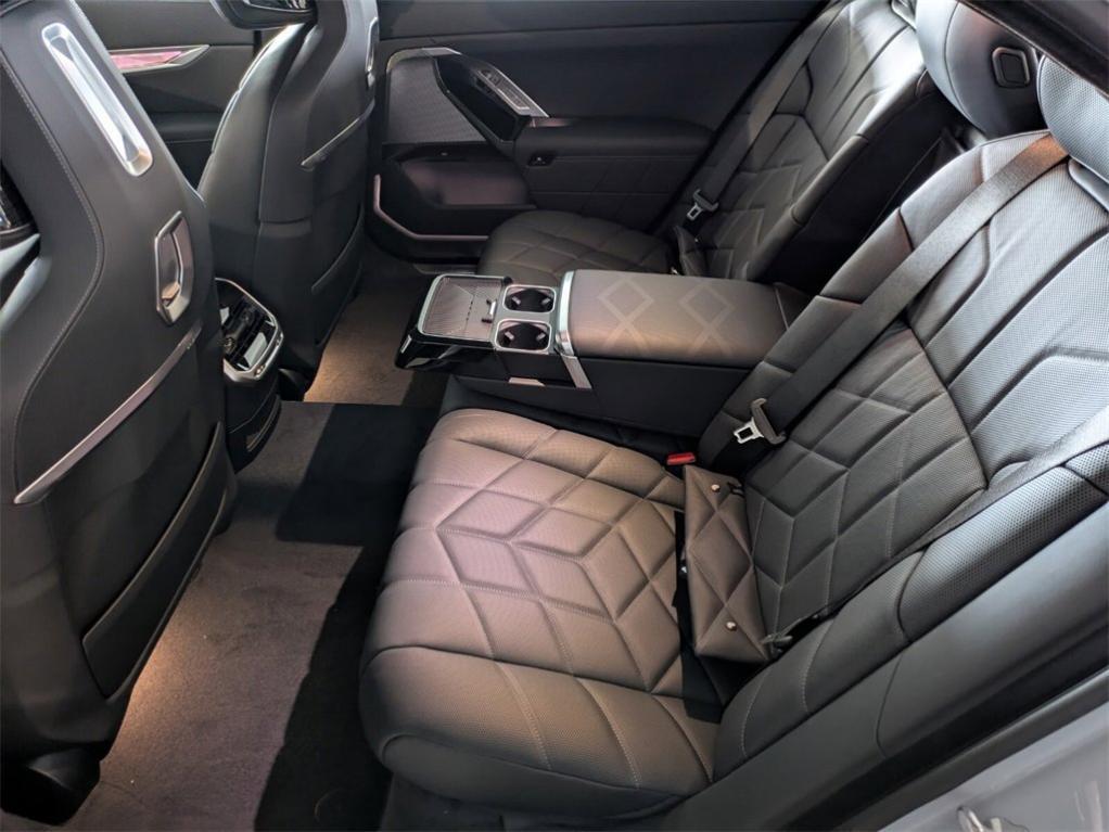 new 2025 BMW i7 car