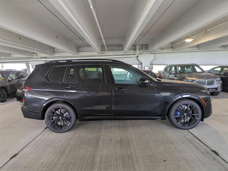 new 2025 BMW X7 car