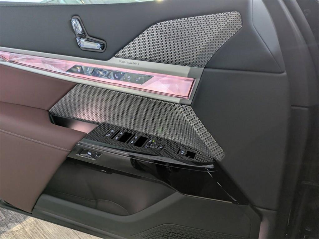 new 2025 BMW 750e car