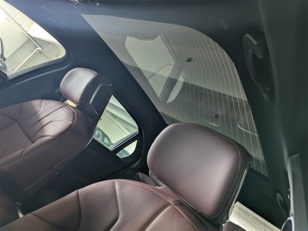 new 2025 BMW 750e car