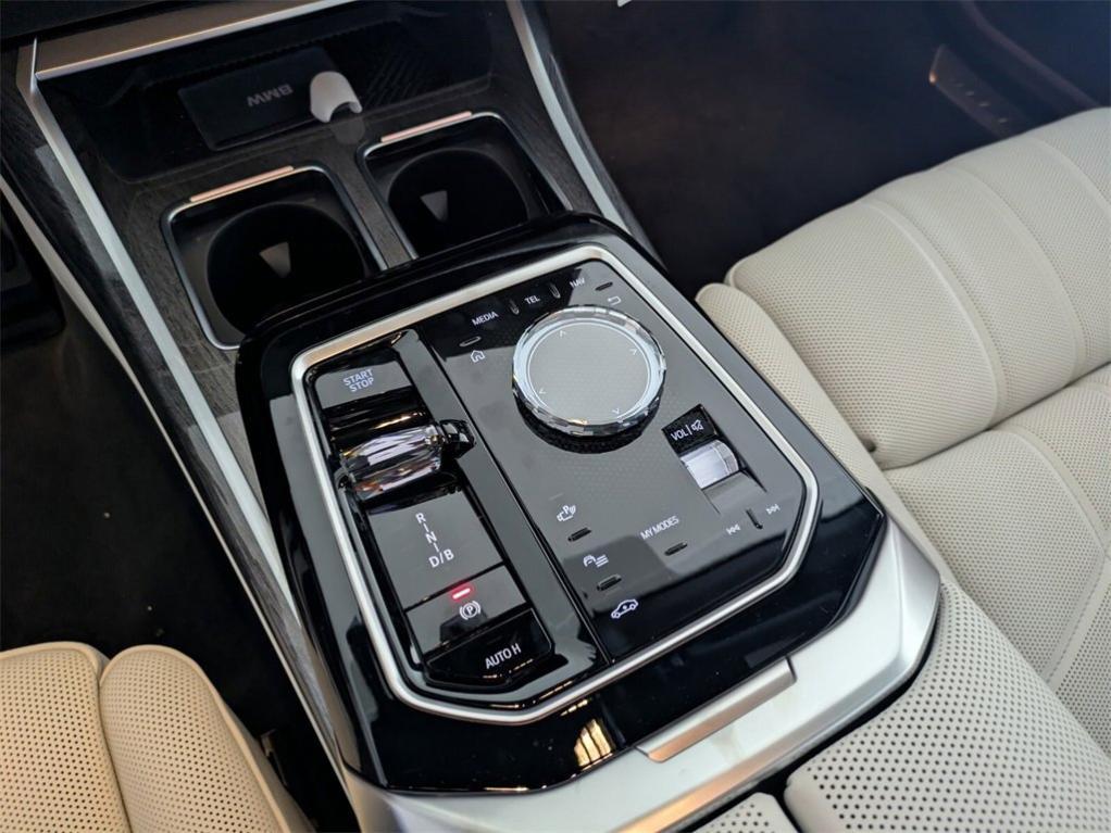 new 2025 BMW i7 car