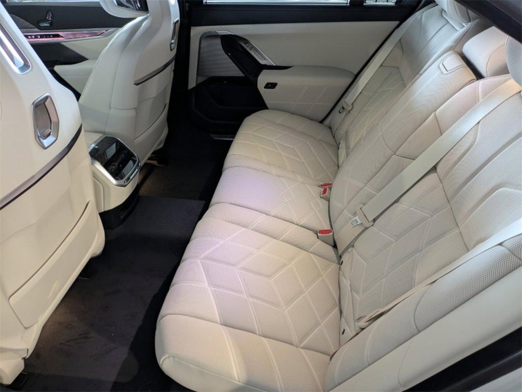 new 2025 BMW i7 car