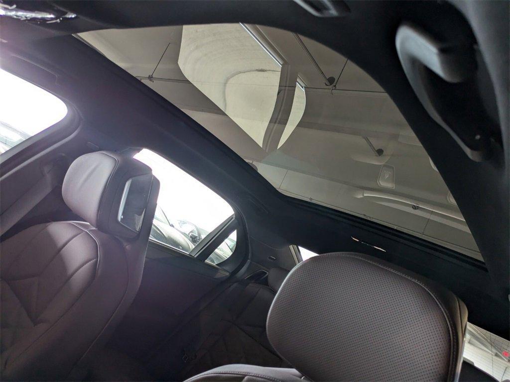 new 2025 BMW 740 car