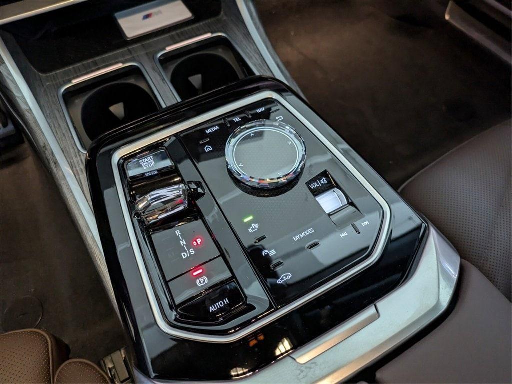 new 2025 BMW 740 car