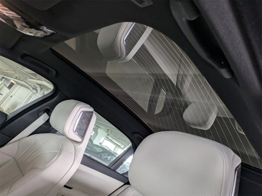 new 2025 BMW 760 car
