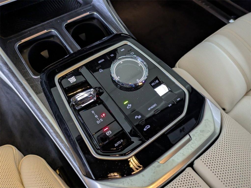 new 2025 BMW 760 car