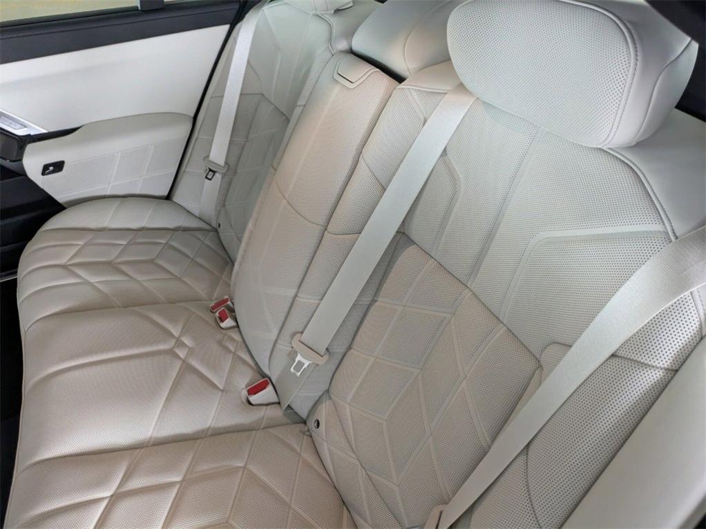 new 2025 BMW 760 car