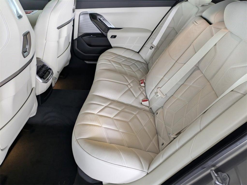new 2025 BMW 760 car