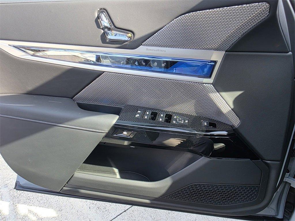 new 2025 BMW 760 car