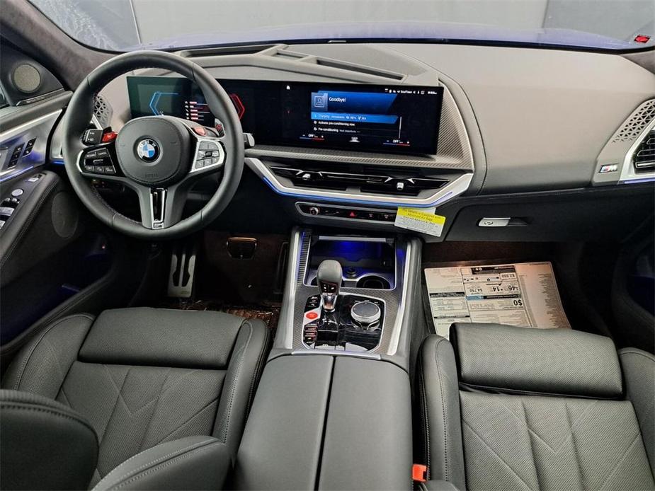new 2023 BMW XM car