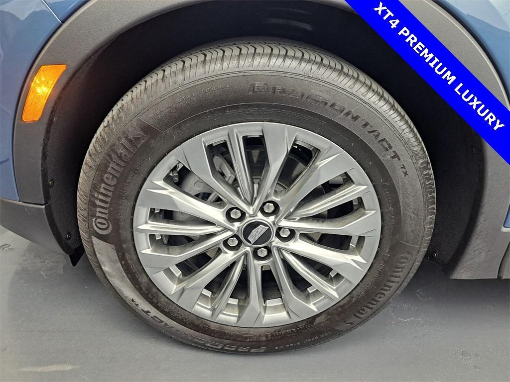 used 2025 Cadillac XT4 car, priced at $40,000