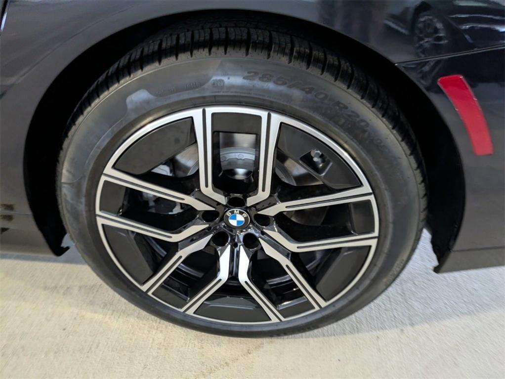 new 2025 BMW 760 car