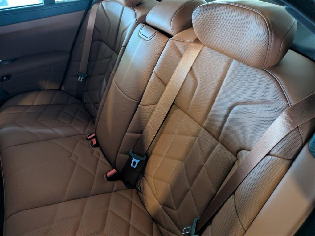 new 2025 BMW 760 car