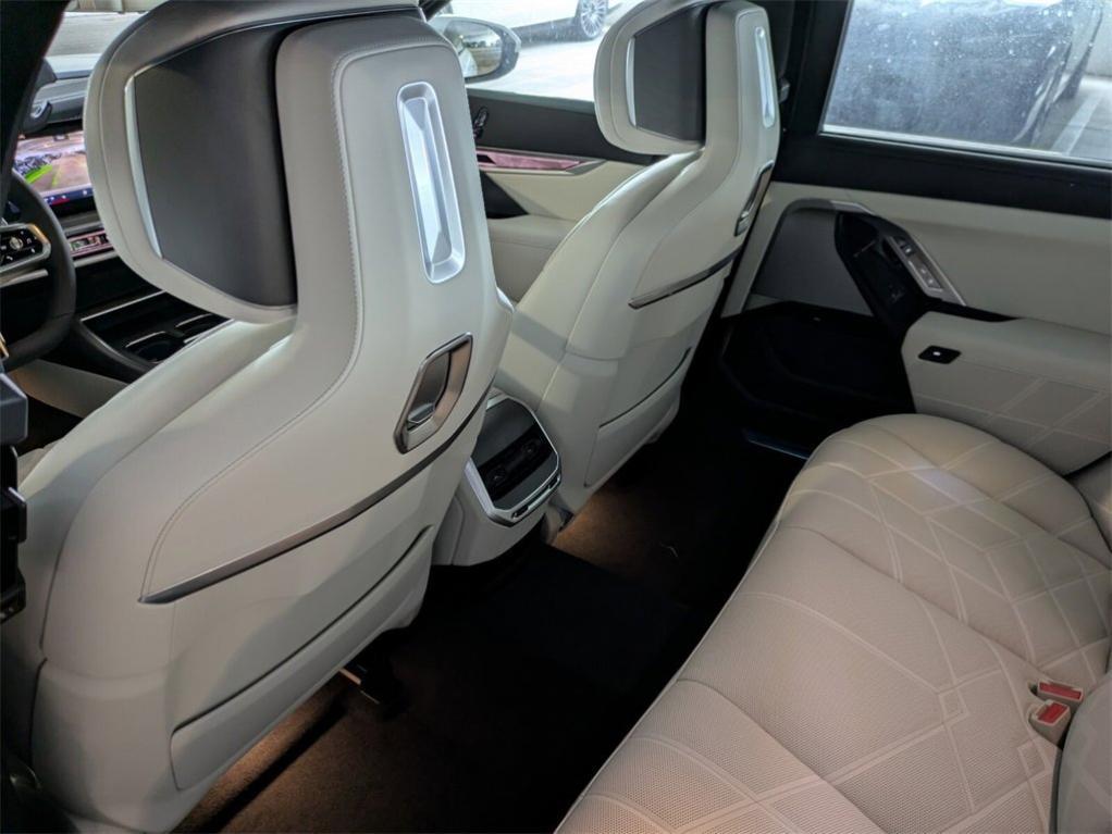 new 2025 BMW 760 car