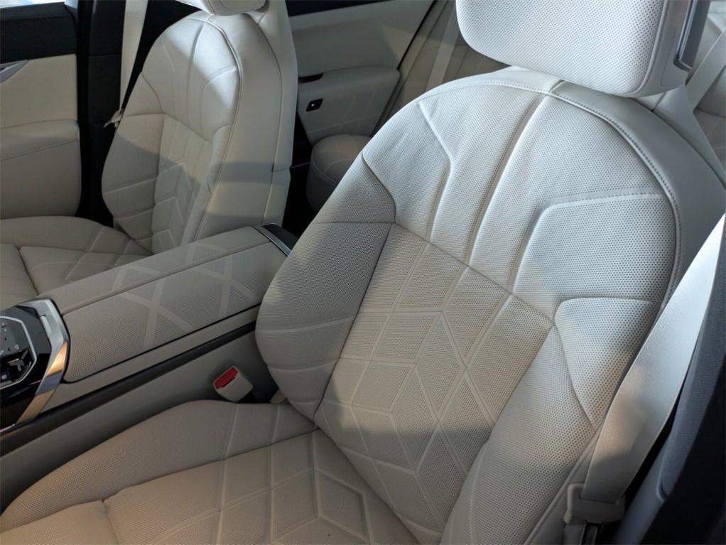 new 2025 BMW 760 car