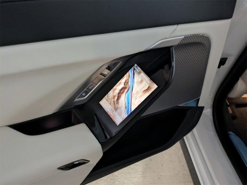new 2025 BMW 760 car