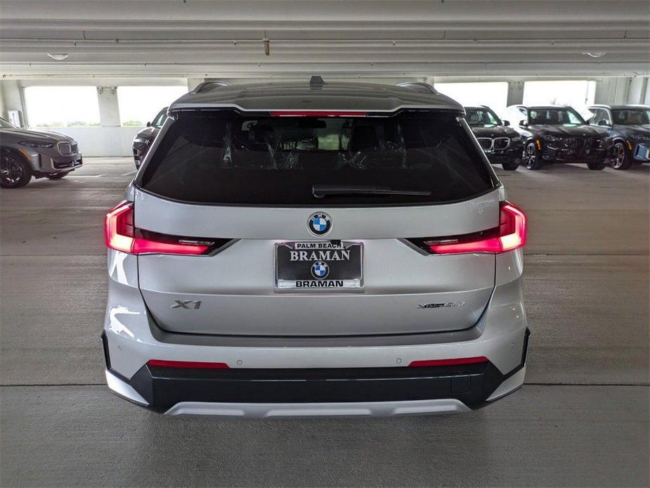 new 2024 BMW X1 car